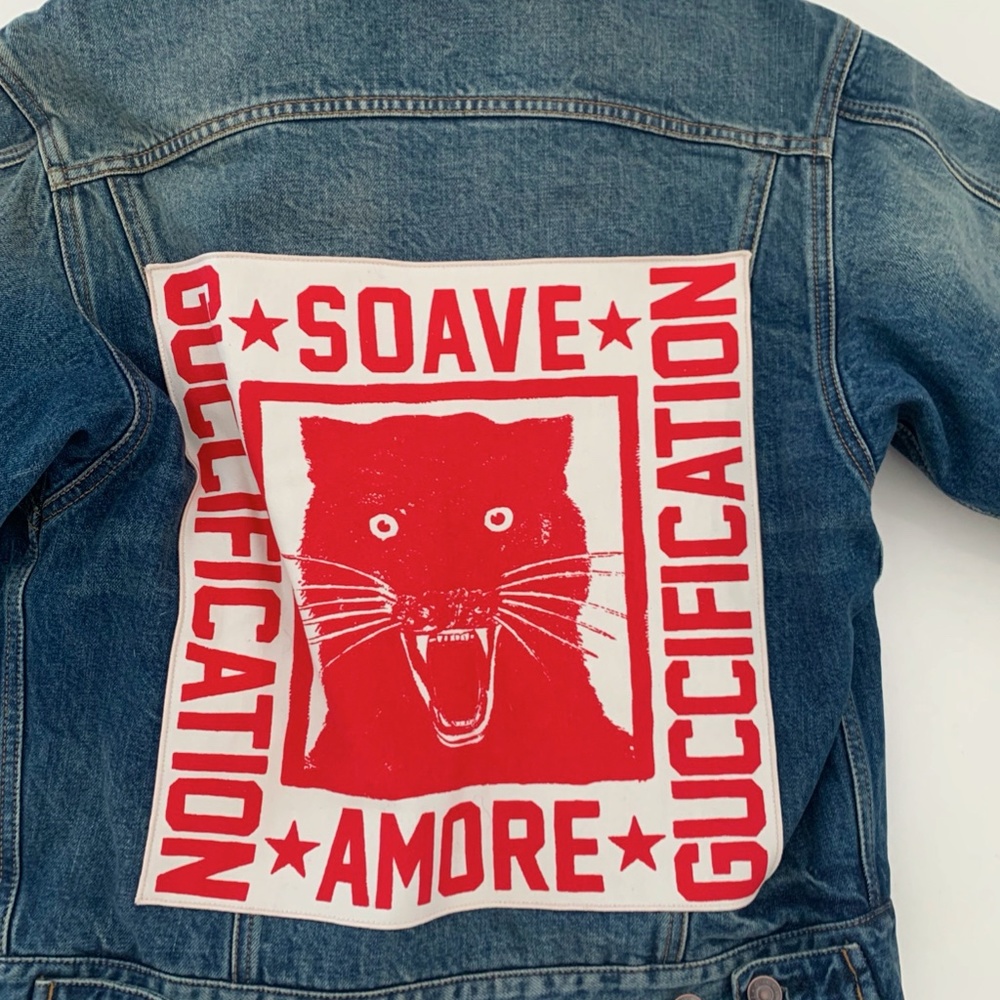 Gucci ,,Guccification'' Tiger Print Denim Jacket with shearling collar - Picture 8 of 12
